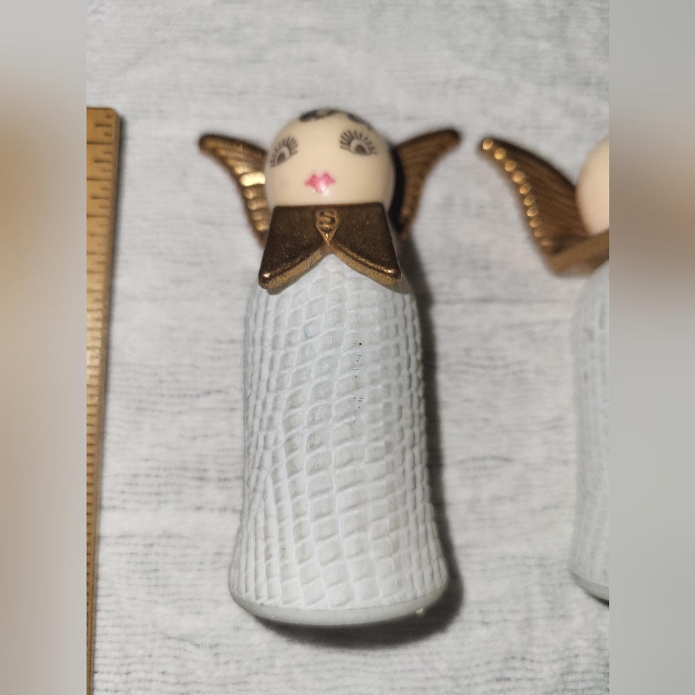 Vintage Angel salt and pepper shaker. - Picture 4 of 14